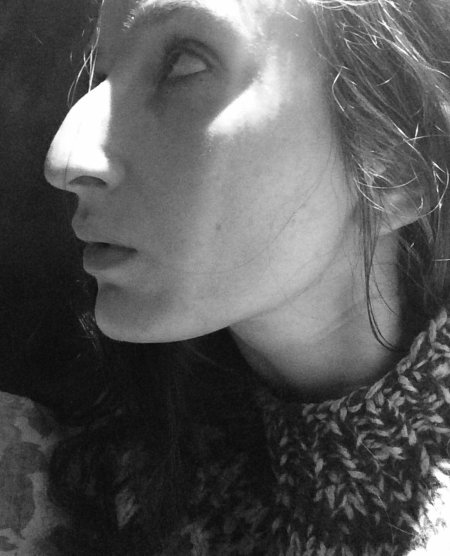 Еврейский профиль девушки