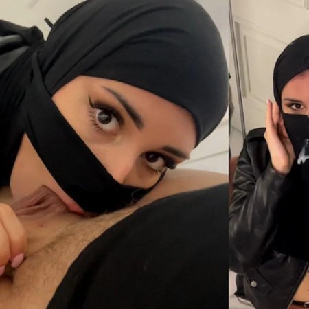 Сосет в хиджабе