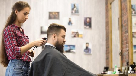 Барбер женщина