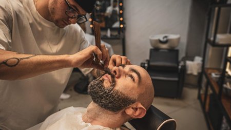 Бритье головы барбершоп