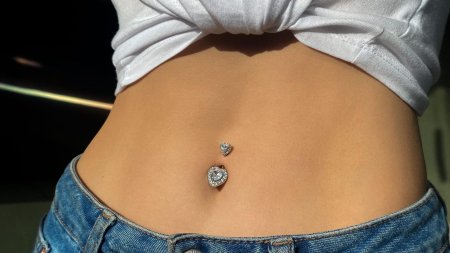 Красивый пирсинг пупка