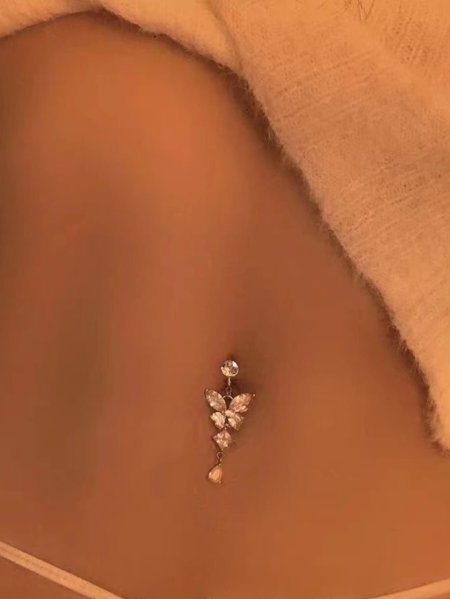 Пирсинг в пупок бабочка