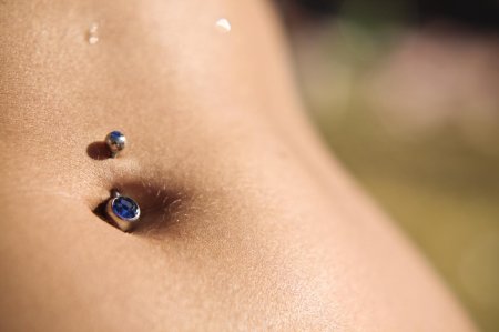 Пирсинг пупка несколько проколов