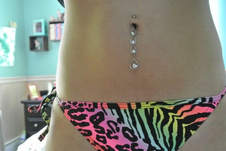 Пирсинг пупка женский