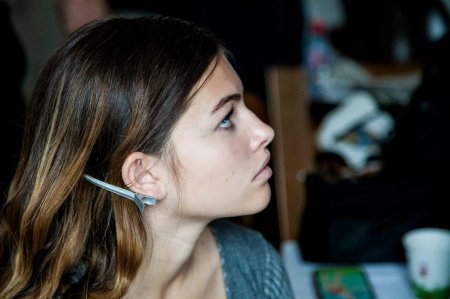 Нос с горбинкой у девушки