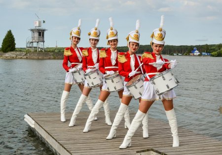 Ансамбль барабанщиц  мажоретки