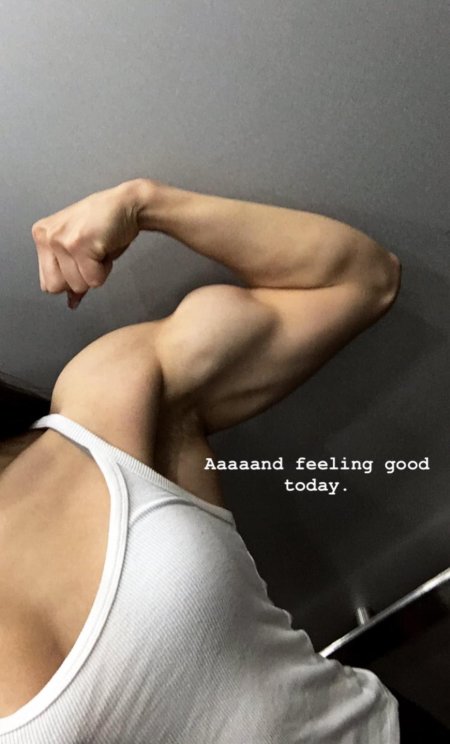 Женский бицепс