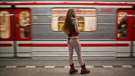 В метро без штанов