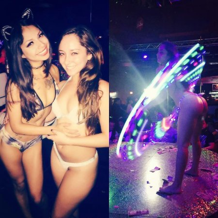 Клуб голых девушек