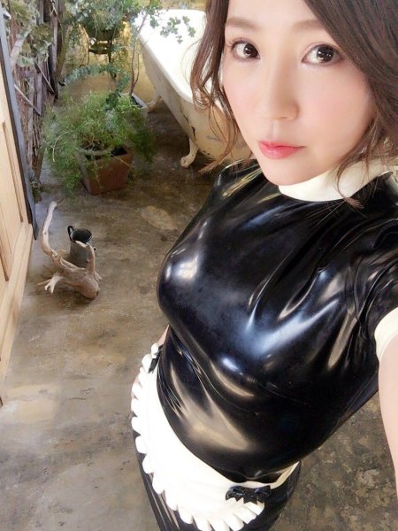 Японка в латексе