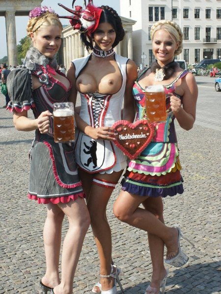 Микаэла шефер октоберфест