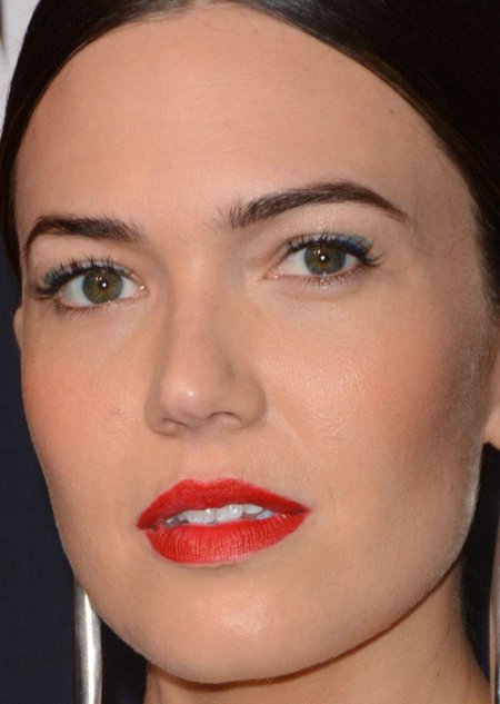 Знаменитости с нависшим веком