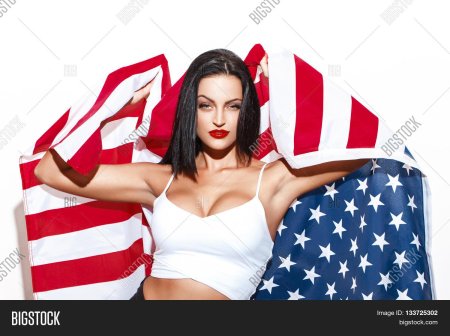 Девушка с флагом америки