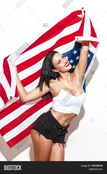 Девушка с флагом сша