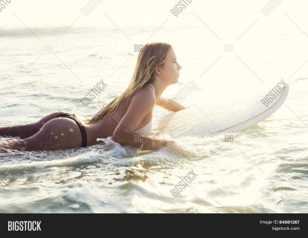 Коко хо серфингистка