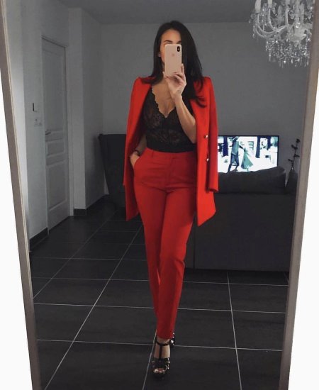 Красный брючный костюм с топом
