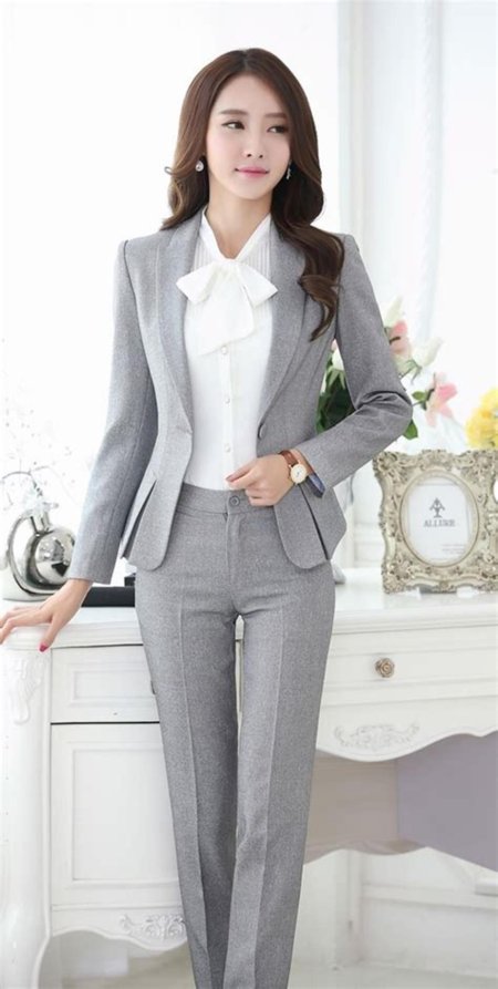 Серый костюм женский