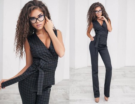 Брючный костюм в клетку