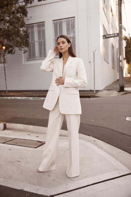 Женский брючный костюм тренды