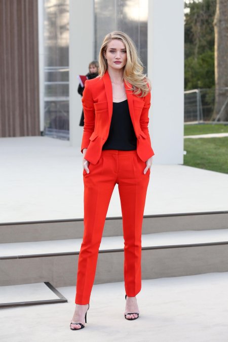 Pierre balmain красный брючный костюм