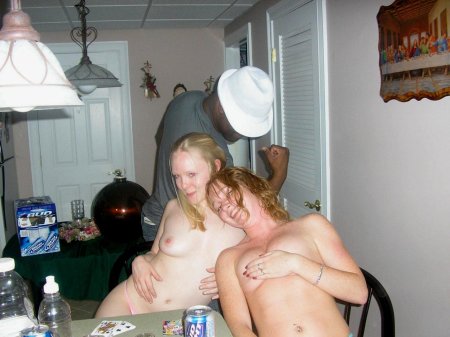 Жена с подругой разделись пьянка