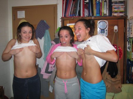 Молодые девчонки отрываются ню