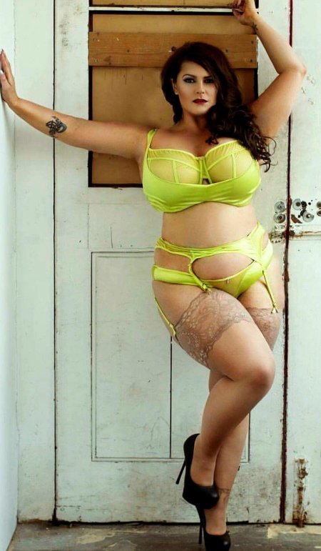 Пышные женщины в нижнем белье