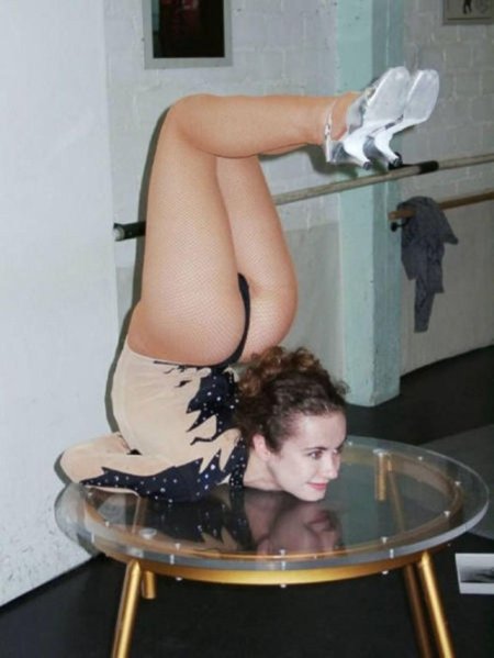 Очень гибкая девушка