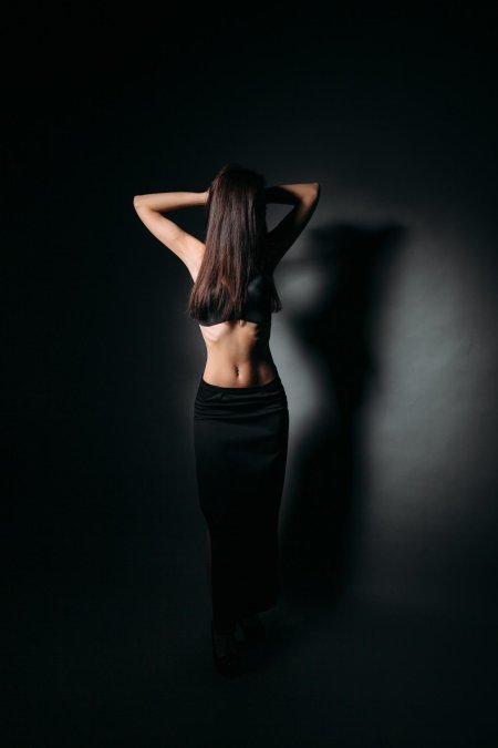 Красивая тень девушки