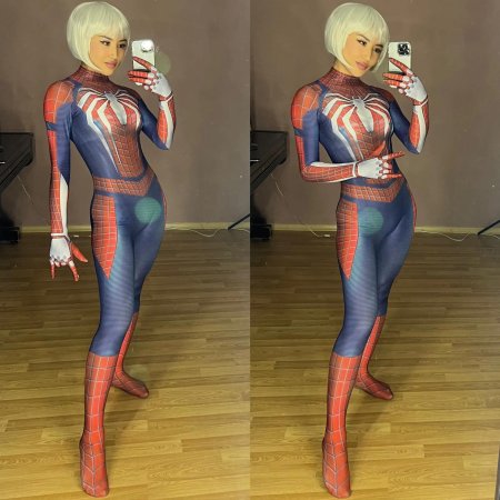 Девушка в костюме человека паука