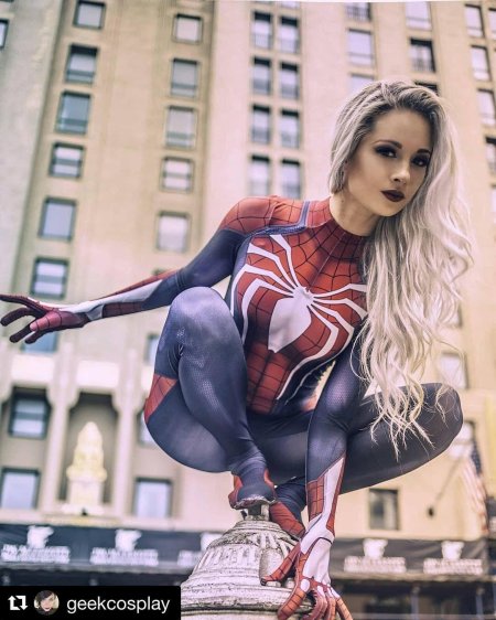 Девушка человека паука