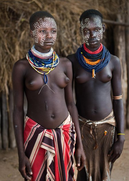 Африканское племя сурма nude