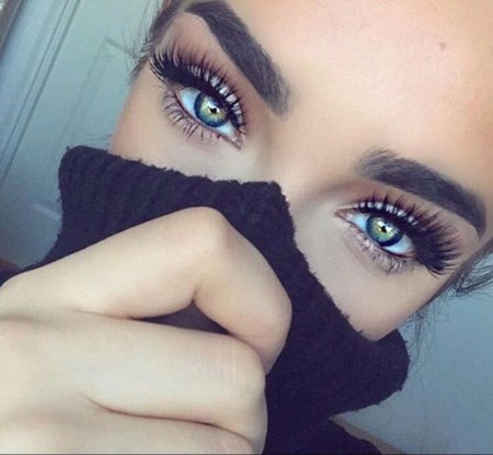 Красивая глаза