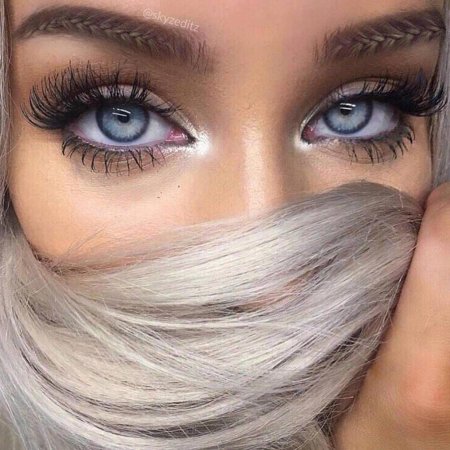 С красивыми глазами