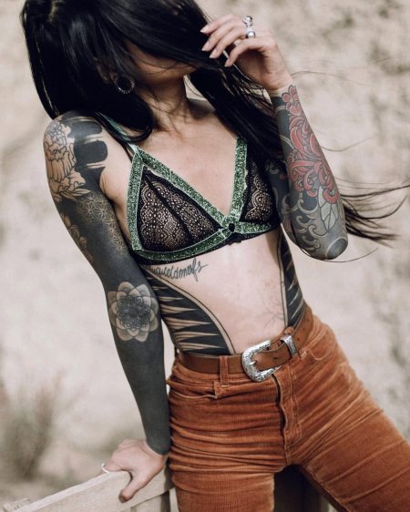 Модели с татуировками