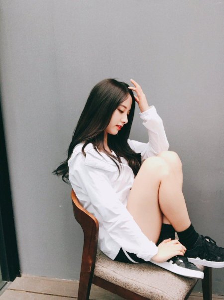 Красивая девушка кореянка