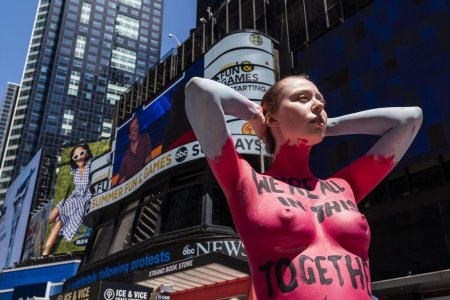 Голые протесты