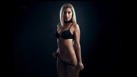 Девушек в нижнем белье