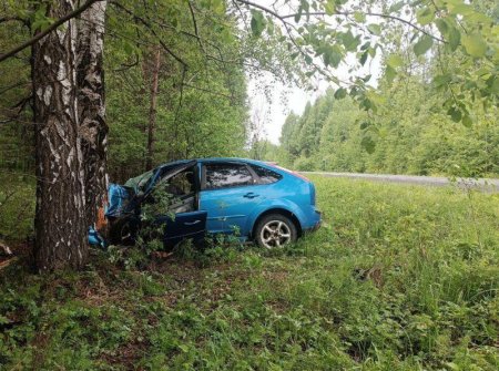 Голубой форд фокус