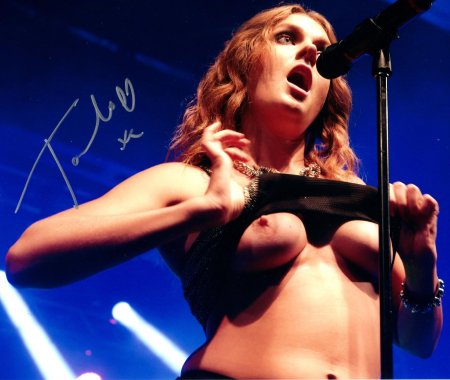 Tove lo певица