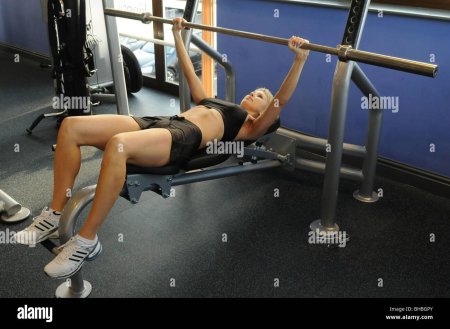 Упражнения для грудных мышц девушек