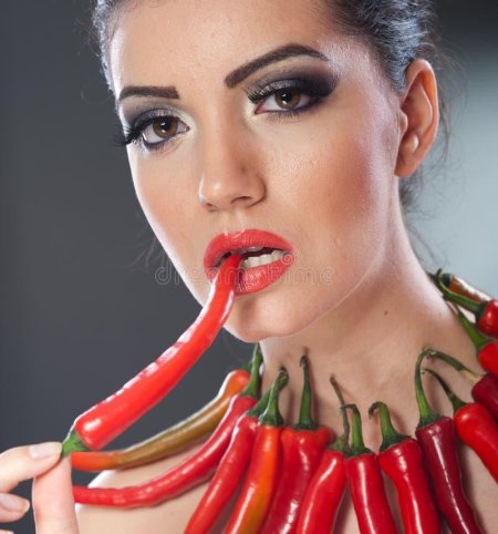Фотосессия девушка с перцем
