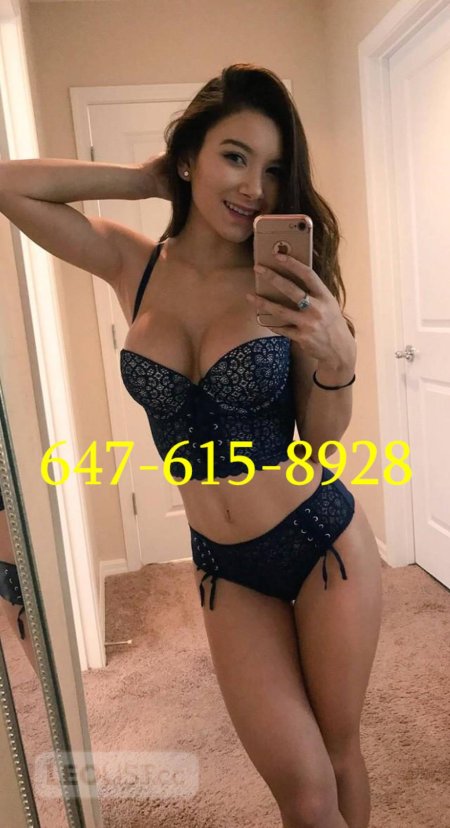 Селфи пышной азиаточки