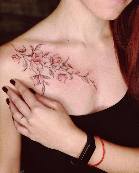 Татуировка для девушки на ключице