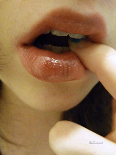 Прикус губы