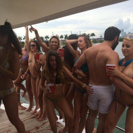 Вечеринка на яхте