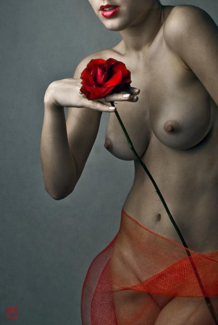 Эротические девушки показала розочку