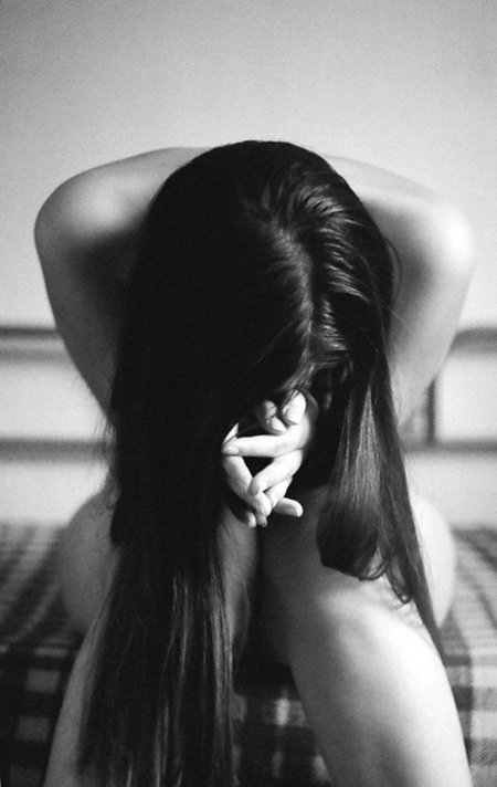 Брюнетка со спины