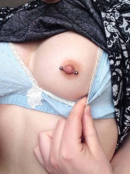 Маленькая грудь с пирсингом