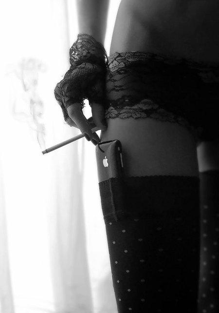 Девушка в чулках